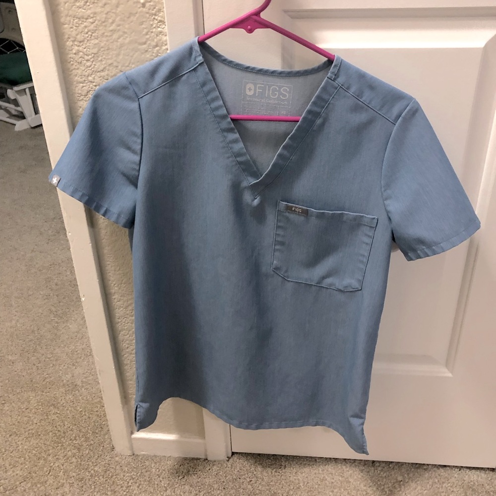 Figs brand one pocket scrub top